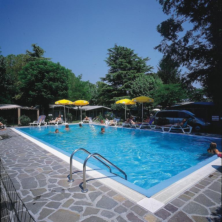 Camping Garden Tourist 마네르바 델 가르다 외부 사진